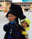 woman and her child in yuanyang square